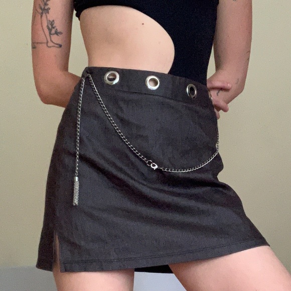 Grey skirt with circular metal detailing - Picture 2 of 3